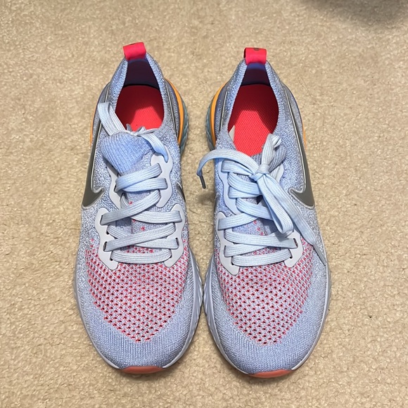 Nike Flyknit epic react running shoe, size 6Y - Picture 3 of 4